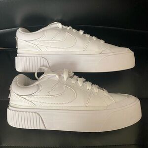 Nike Court Legacy Lift Women’s shoe. Size 6 US